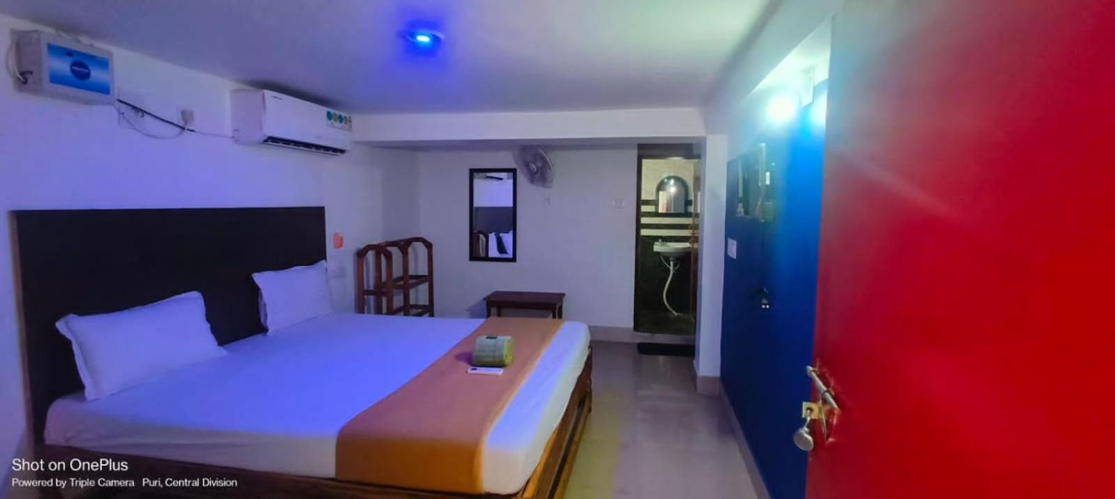 Srikruti Guest house *