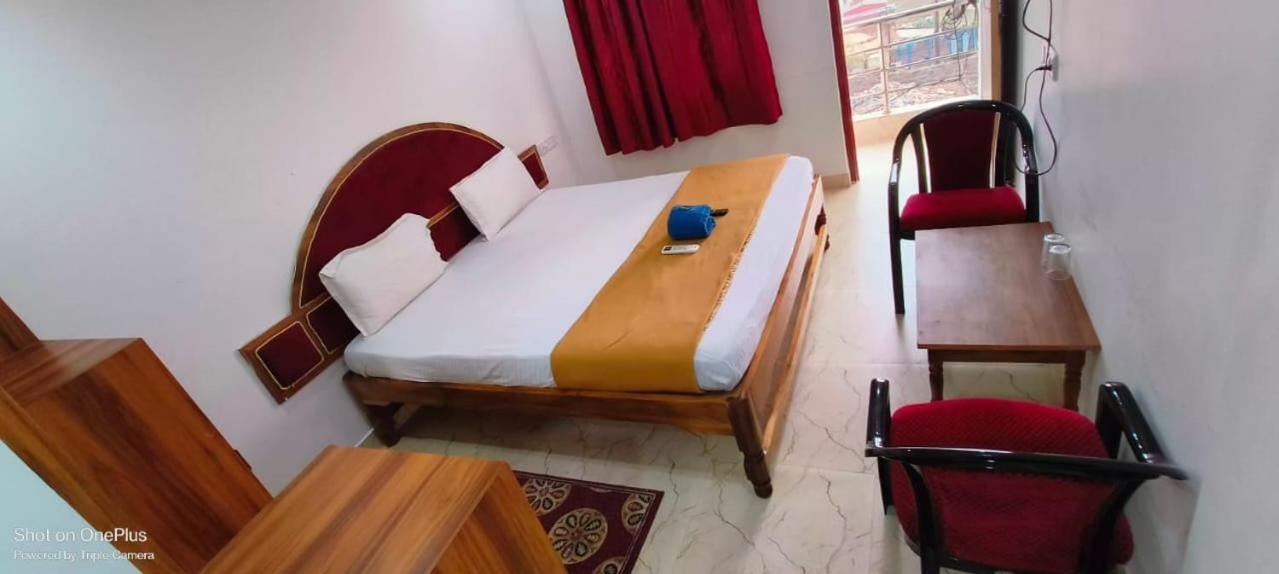 Srikruti Guest house *