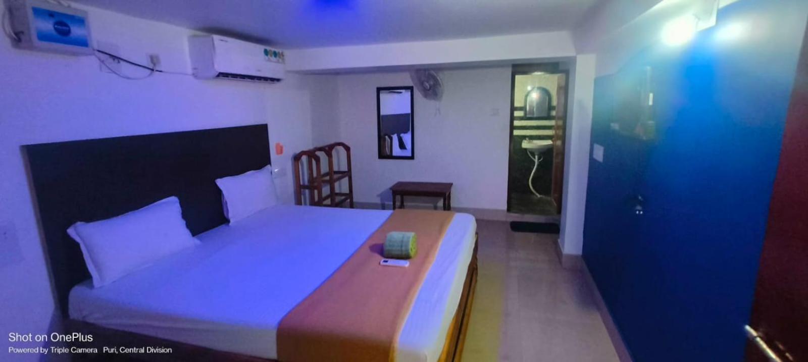 Srikruti Guest house *