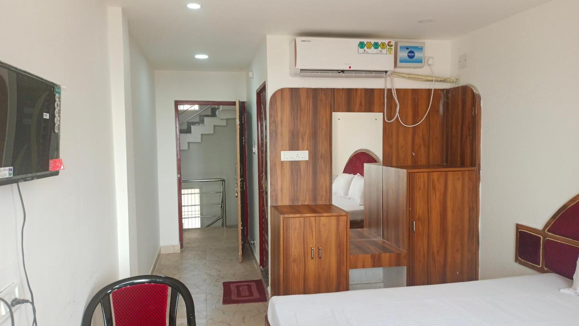 Srikruti Guest house