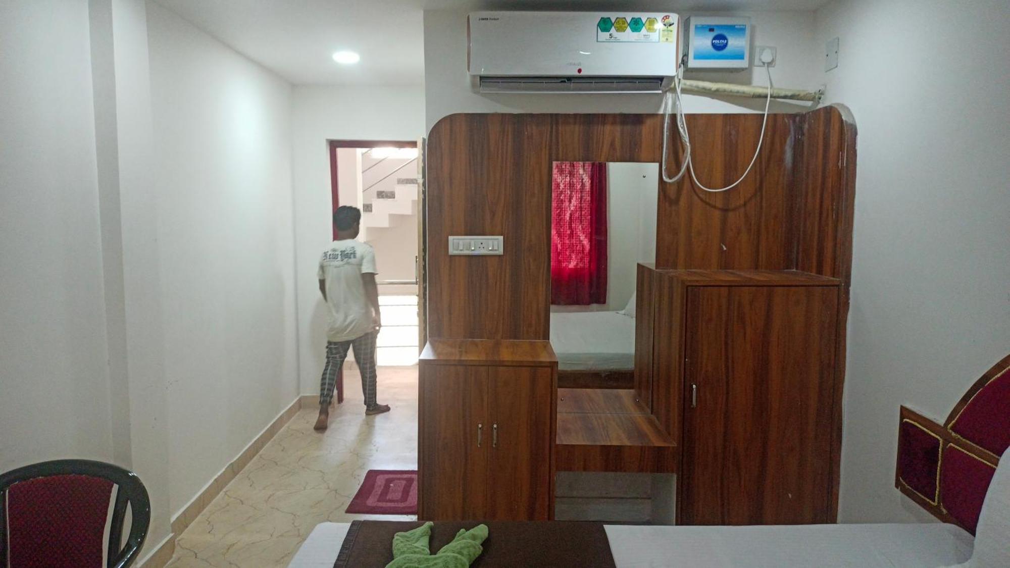Srikruti Guest house